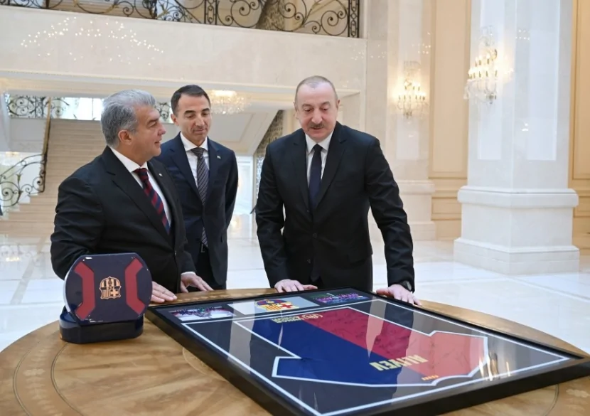 Xuan Laporta Azərbaycan Prezidentinə xatirə hədiyyəsi təqdim etdi