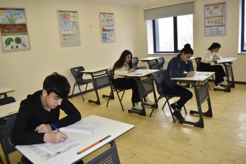 Xankəndi, Ağdərə və Xocalıda ilk dəfə buraxılış imtahanları keçirilib - FOTO
