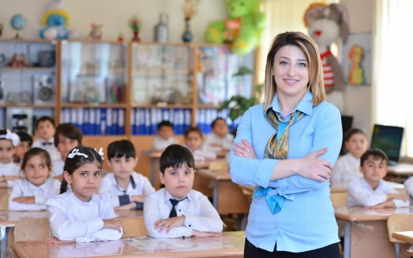 Müəllimlərin dərs saatı azalır - Ombudsman NARAZIDIR