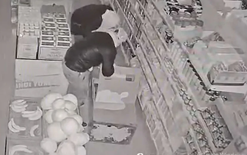 Marketlərdən 50 minlik oğurluq etdilər - Video