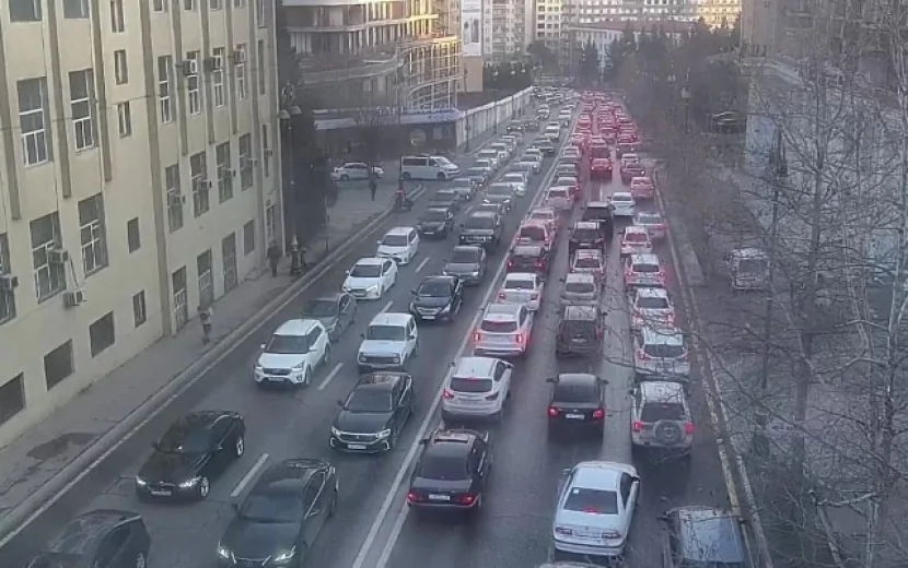 Bu yollarda tıxac var - SİYAHI