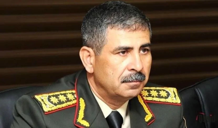 Müdafiə naziri Azərbaycan qadınlarını təbrik etdi