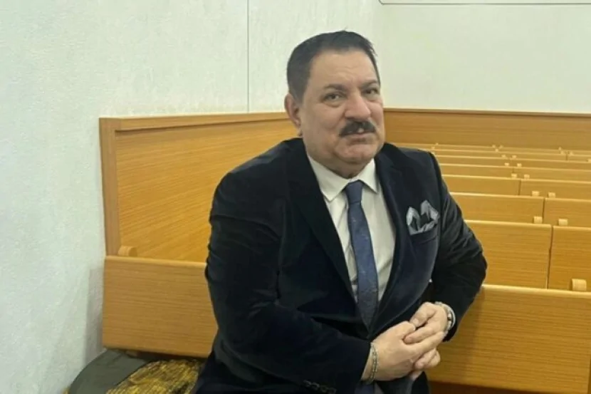 Ağadadaş Ağayevin məhkəmədə vəkilinə pıçıldadığı o an - VİDEO