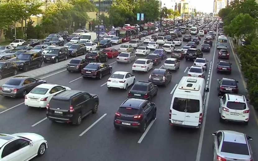 Yeni həftəyə tıxacla başlayan yolların  SİYAHISI