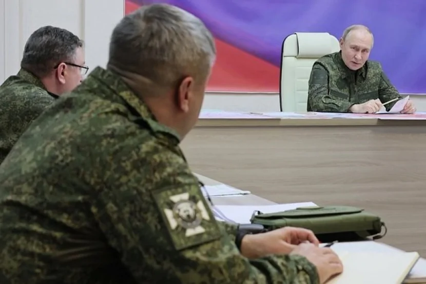 Putinin hərbi geyimdə olmasının səbəbi İZAH EDİLDİ