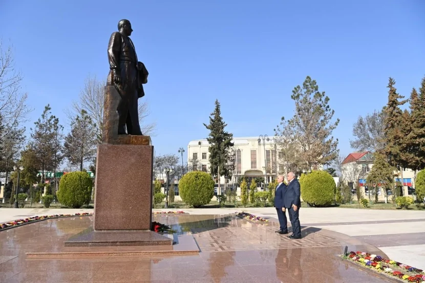 “Azərişıq” ASC-nin sədri Vüqar Əhmədov Zərdabda vətəndaşları qəbul edib