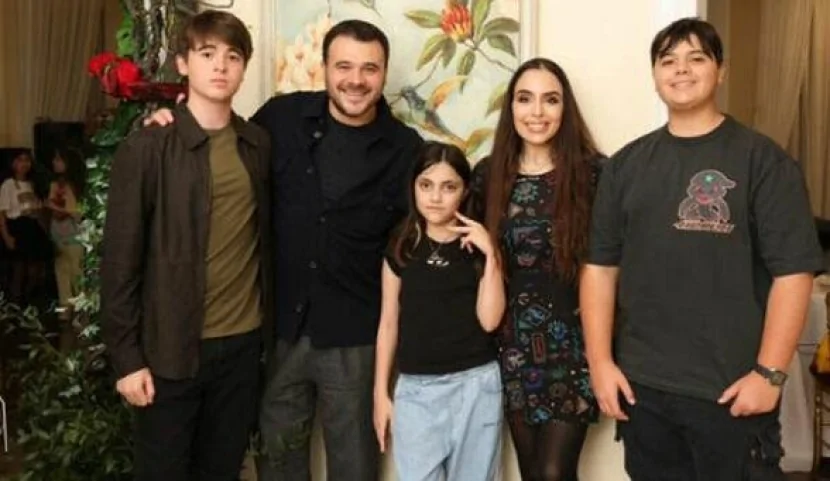 Emin əkizlərinin böyüdüyü evi nümayiş etdirdi - Video