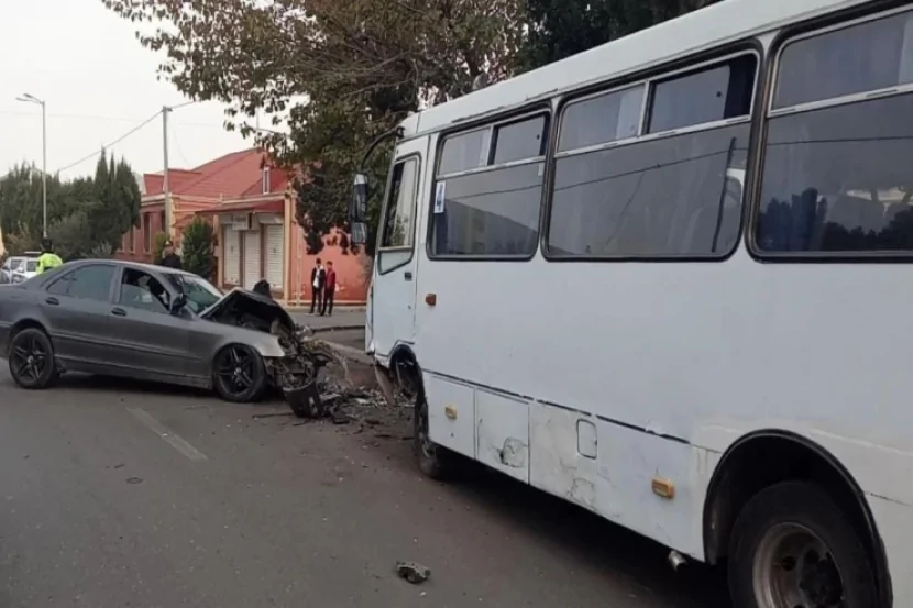 Sərnişin avtobusu ilə minik maşını toqquşdu- Xəsarət alanlar var