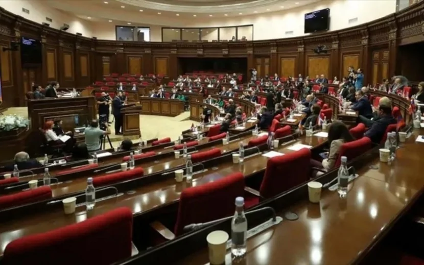 İki deputatın toxunulmazlığı ləğv edildi