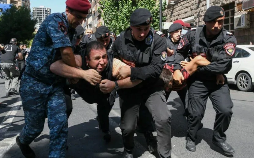 Ermənistanda 12 nəfər müxalifətçi SAXLANILDI