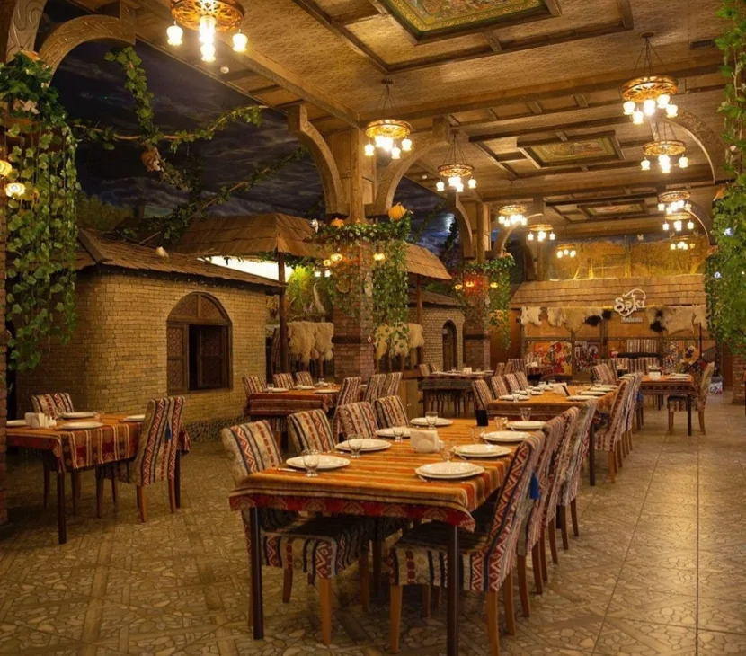 Məşhur Şəki restoranı SÖKÜLÜR