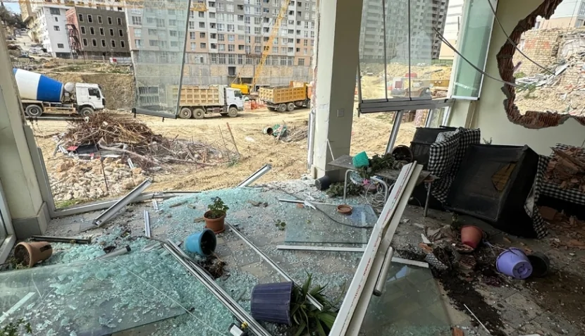 Evi başına uçurdulan sakin şirkətdən 2 MİLYON MANAT istəyib? 