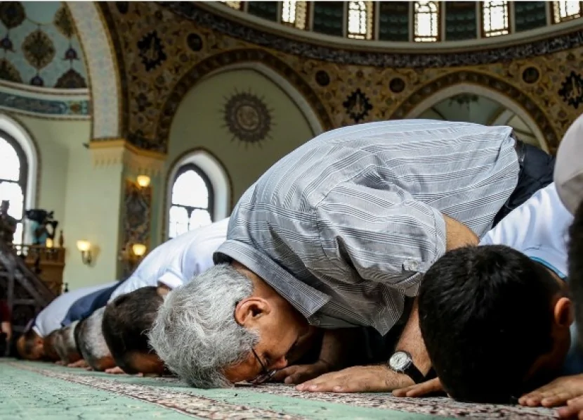 Bayram namazı qılındı - FOTO