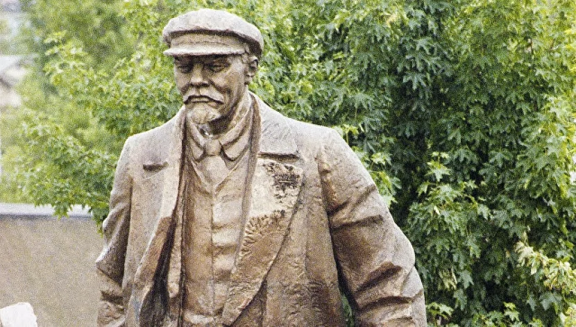 Rusiyada Leninin heykəli satışa çıxarıldı