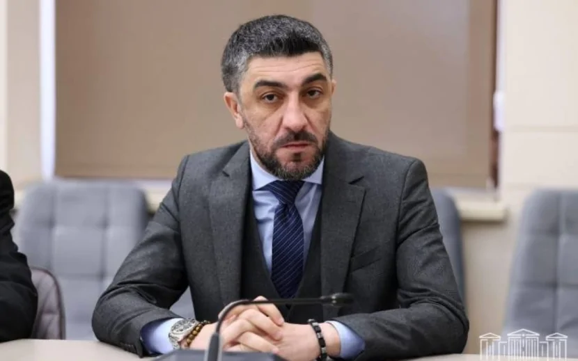 Ermənistanda deputat istefa verdi