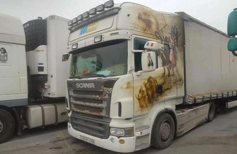 Yük avtomobili elektrik cərəyanına toxundu, sürücü öldü