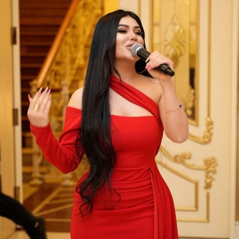 Dubay şeyxi canlı yayımda müğənniyə HƏDİYYƏ GÖNDƏRDİ