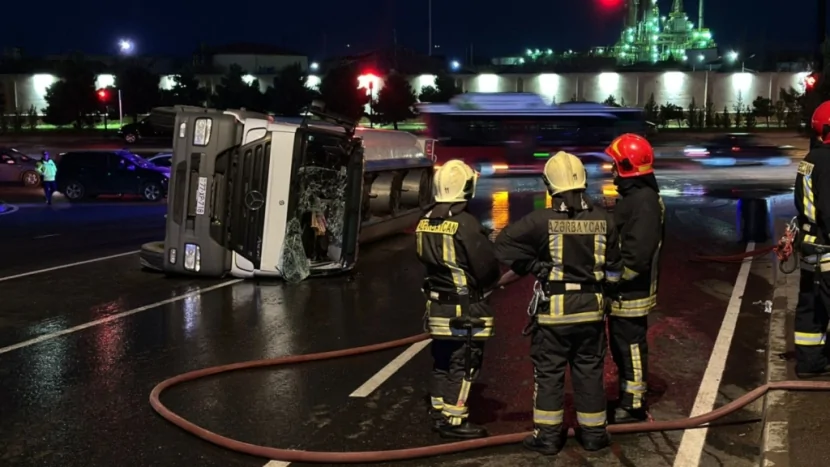 Yanacaqdaşıyan maşın aşdığına görə bu istiqamətdə hərəkət dayandı – FOTO