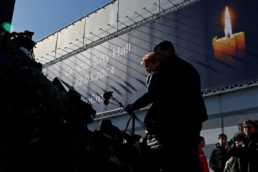 Terror aktı zamanı \"Crocus\" mühafizəçilərində niyə SİLAH OLMAYIB?