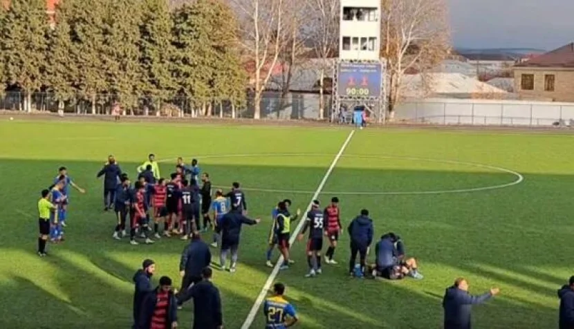 Azarkeşlərlə dalaşan futbolçuya qarşı tədbir görüldü