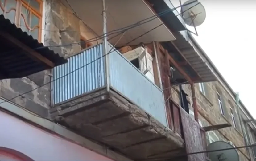 Bu binadan vahiməli səslər gəlir - Sakinlər QORXU İÇİNDƏ