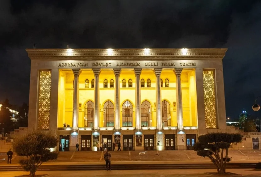 Teatrda aktyorlar arasında dava buna görə olub - AÇIQLAMA