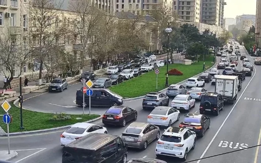 Bu yollarda sıxlıq var - SİYAHI