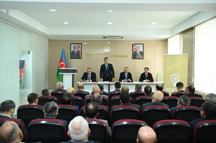 “Azərişıq” ASC-nin nümayəndələri Sabirabadda sahibkarlarla görüşüb