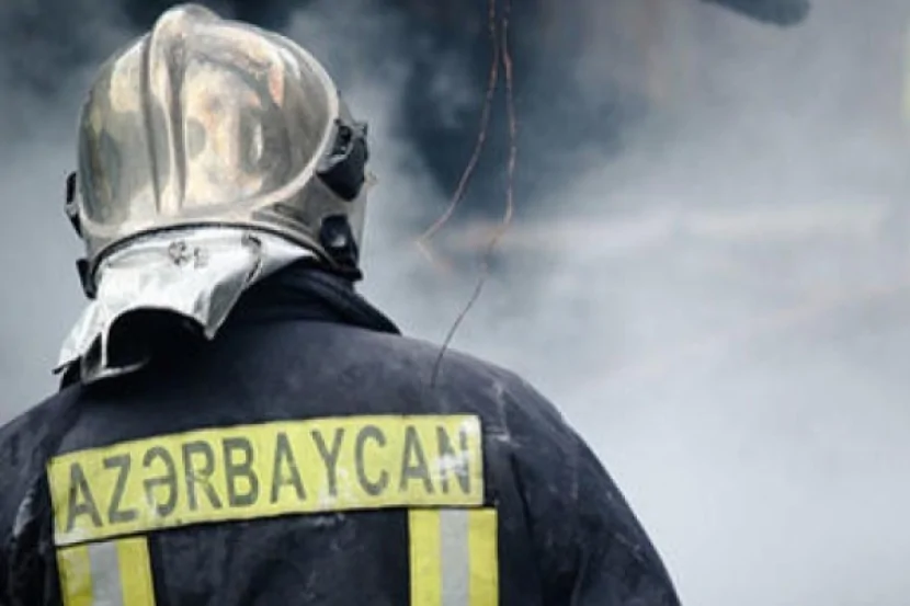 Sabirabadda 7 otaqlı ev yandı