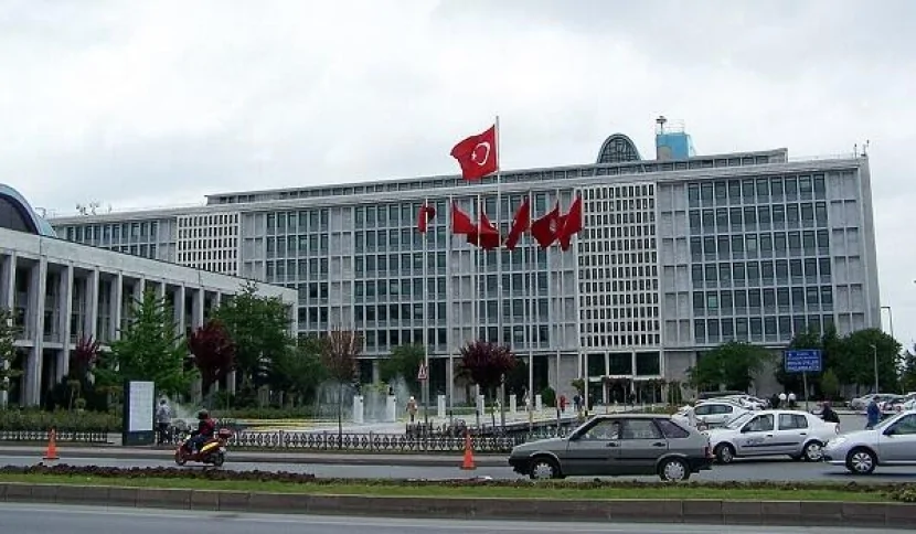 İstanbul bələdiyyəsinə aid maşında 8 miqrant saxlanıldı
