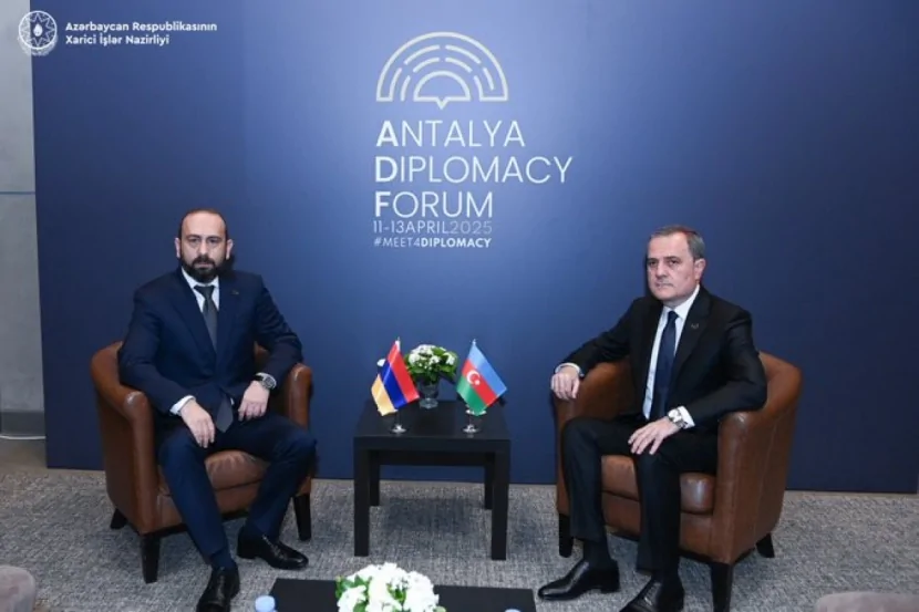 Azərbaycan və Ermənistan XİN başçıları görüşüb 