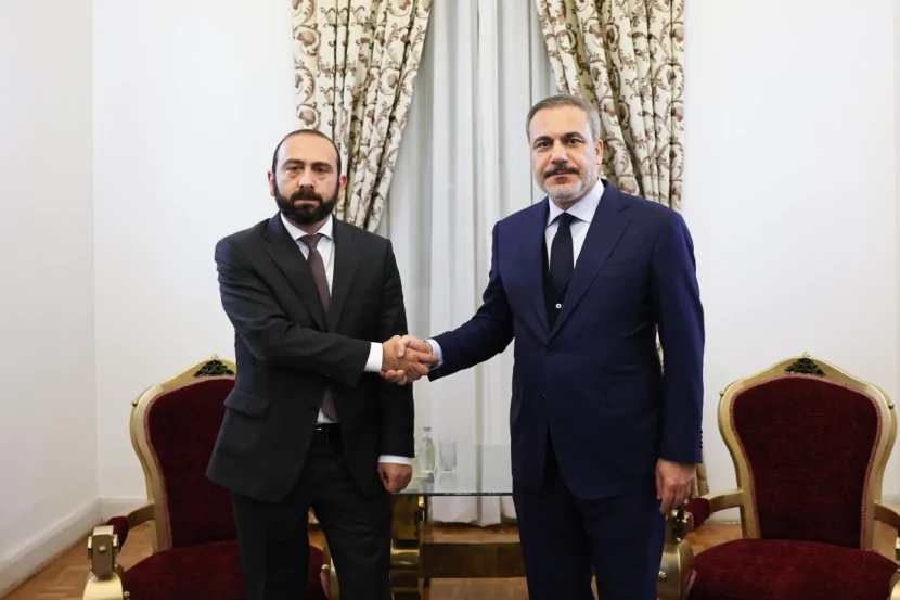 Hakan Fidan erməni həmkarı ilə nəyi müzakirə edib?