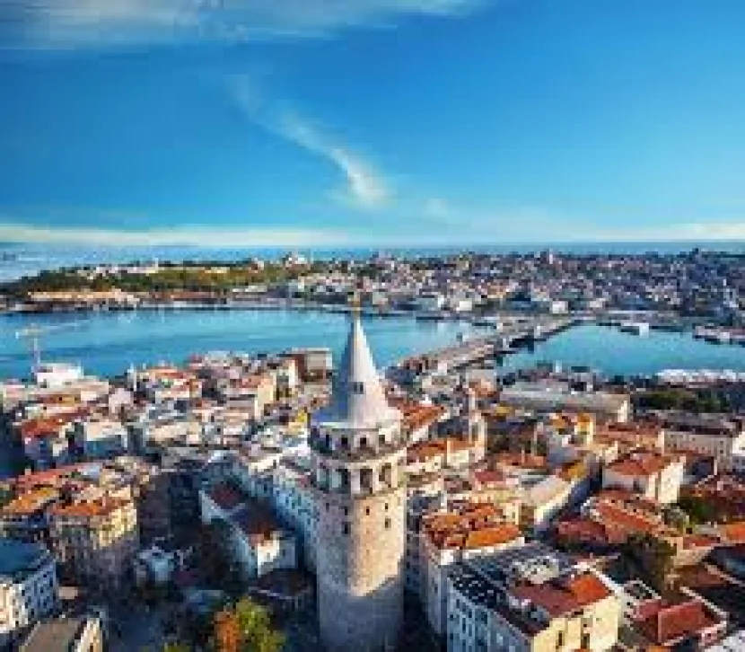 İstanbulda bina çökdü