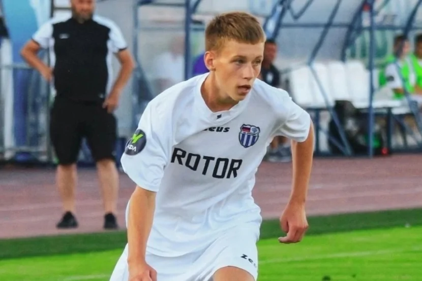 Bu ölkədə futbolçu məşqdən sonra ÖLDÜ