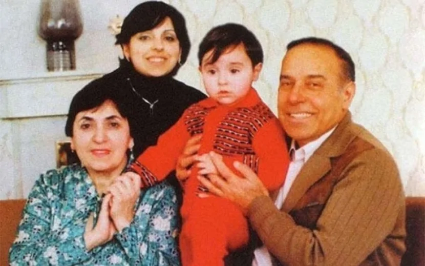 “Anamın 40 ildir yanımda olmadığına inanmaq çox çətindir” - FOTO