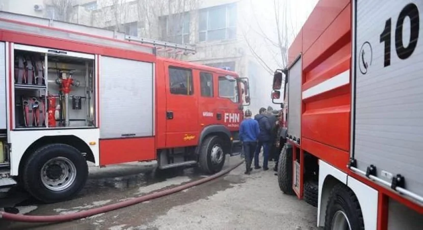Bakıda ticarət mərkəzi yandı