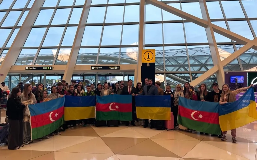 Ukraynadan daha bir qrup uşaq Azərbaycana gətirilib