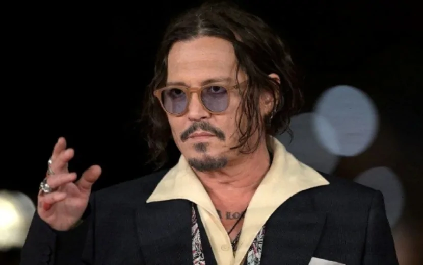 Conni Depp tanınmaz halda - FOTO