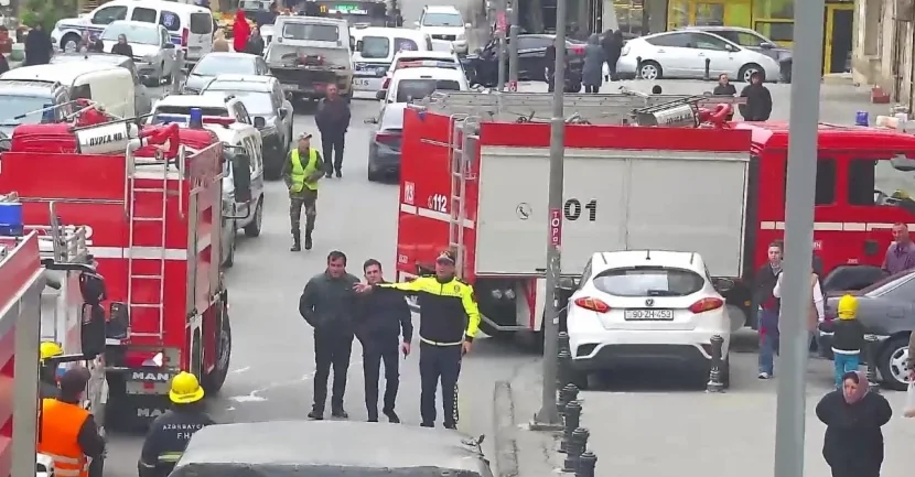Yanğın baş verən küçədə məhdudiyyət aradan qaldırıldı - FOTOLAR