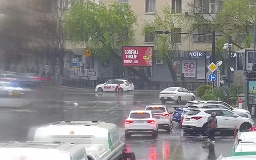Hava ilə əlaqədar svetoforların işində problemlər yaranır - FOTOLAR