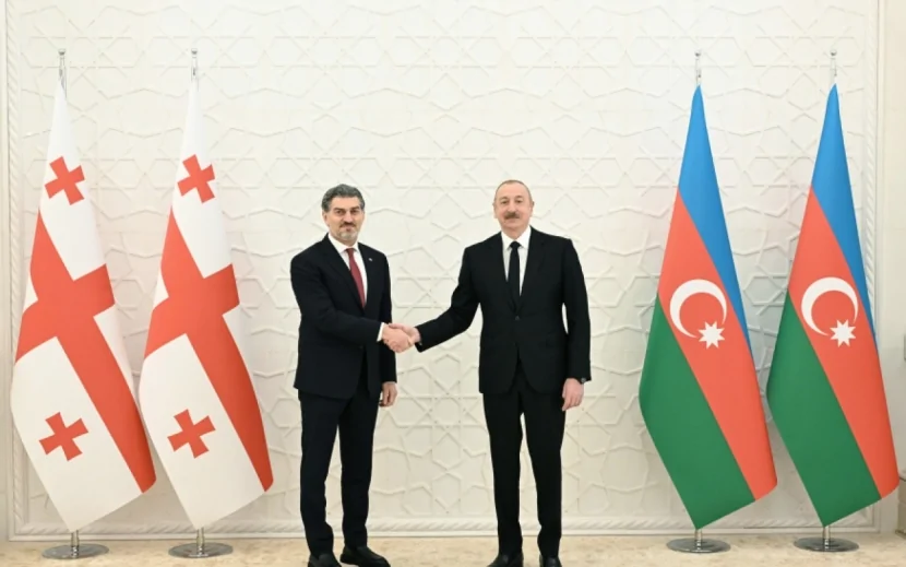 Prezidentlər mətbuata bəyanatlarla çıxış edirlər