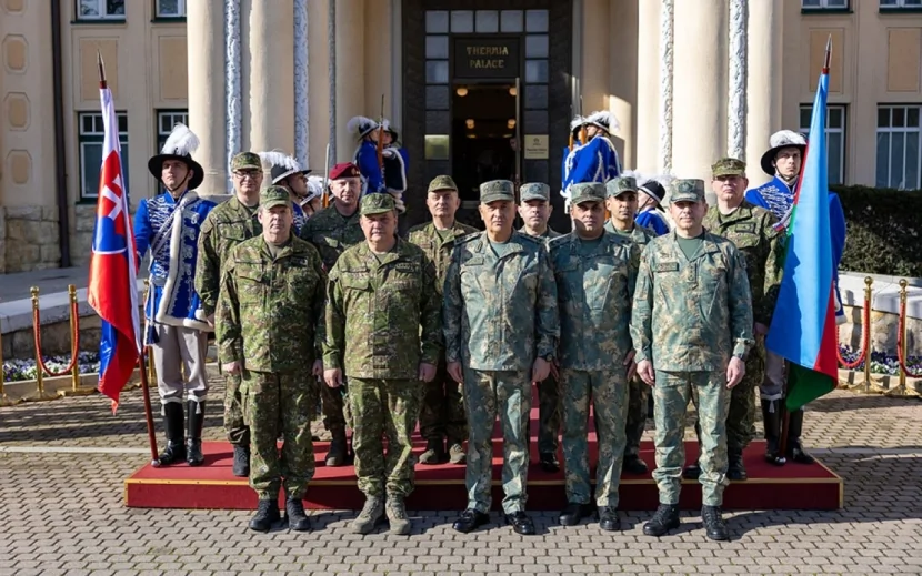 Baş Qərargah rəisi Slovakiyaya getdi