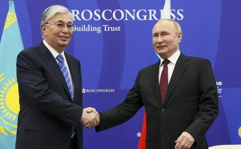 Putin Tokayevlə danışdı