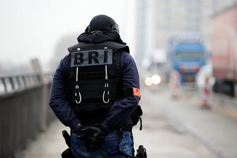 Fransada AKSİYA: Polislər arasında ÇAXNAŞMA