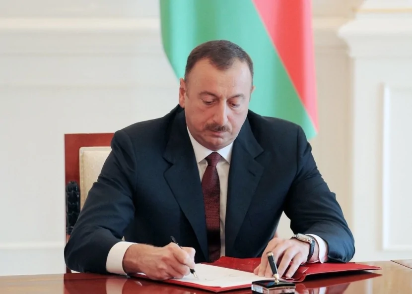 Prezident 4 fərman İMZALADI