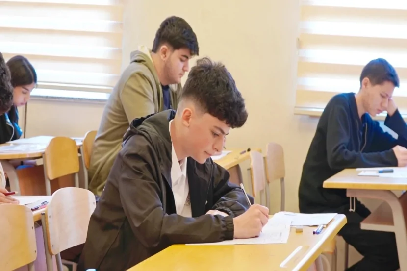 Bu şəxslər imtahan verdi