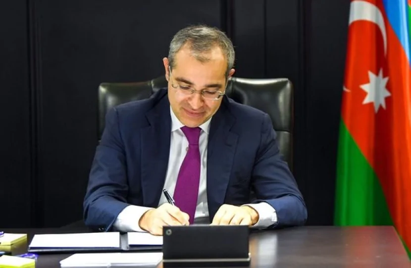 Mikayıl Cabbarov müşavirini işdən çıxardı