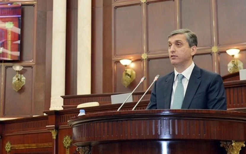 Vüqar Gülməmmədov Milli Məclisdə hesabat verir