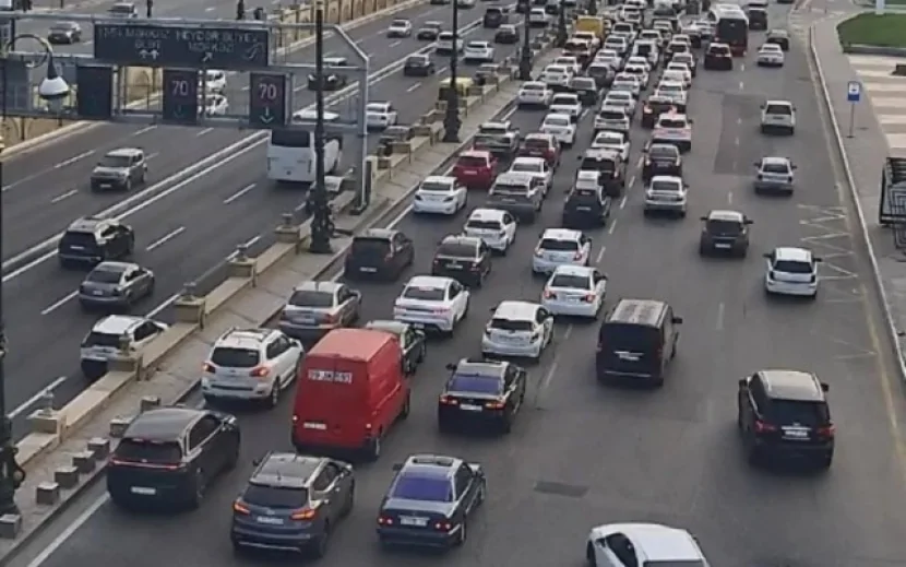 Hazırda bu yollarda sıxlıq var - SİYAHI