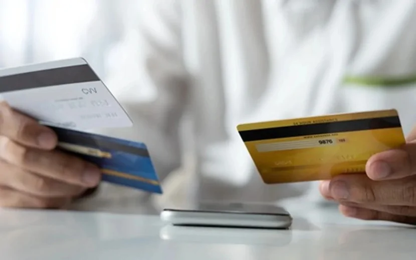Bank kartlarından 21 min manatdan çox pul oğurlandı